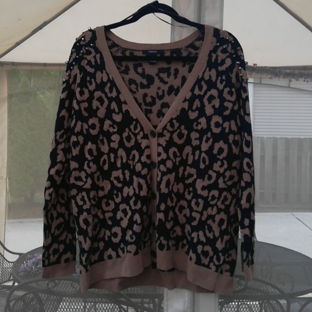 Medium Shoulder Studded Cardigain